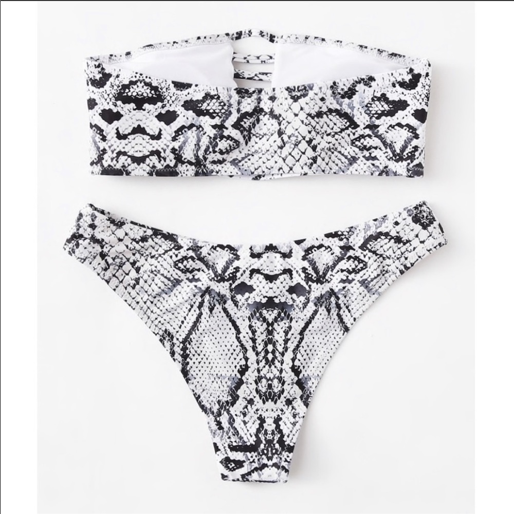 Snakeskin bikini - Picture 3 of 6